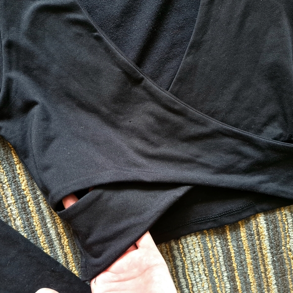 Black Crossover Long-Sleeved Crop Top - Picture 2 of 2